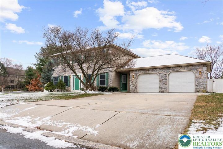 Property Photo:  5770 Fresh Meadow Drive  PA 18062 