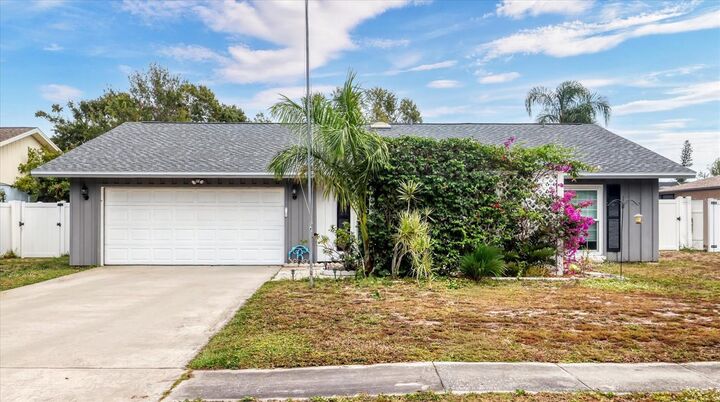 Property Photo: 2105 39th Street W FL 34205