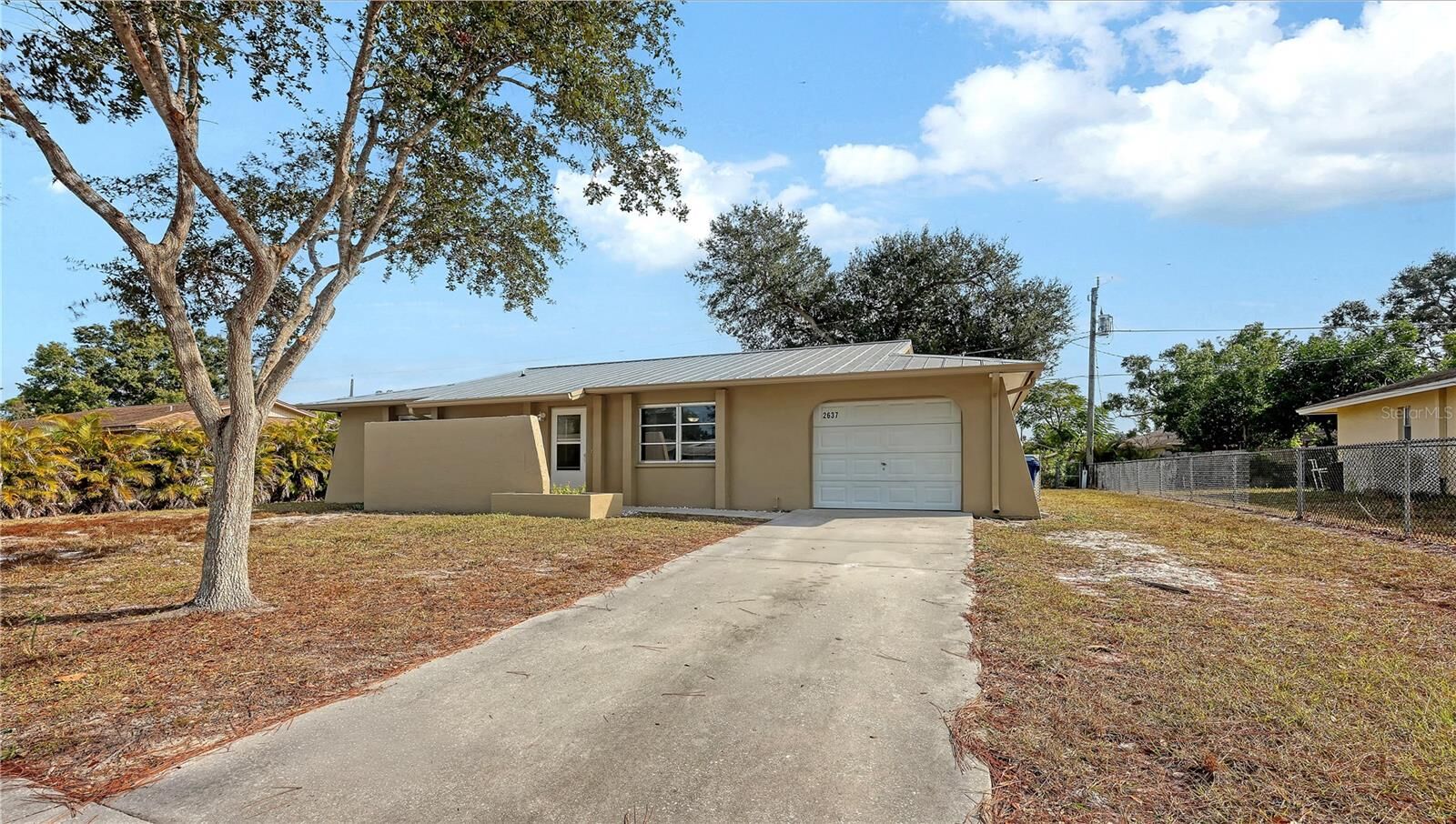 Property Photo:  2637 Java Plum Avenue  FL 34232 