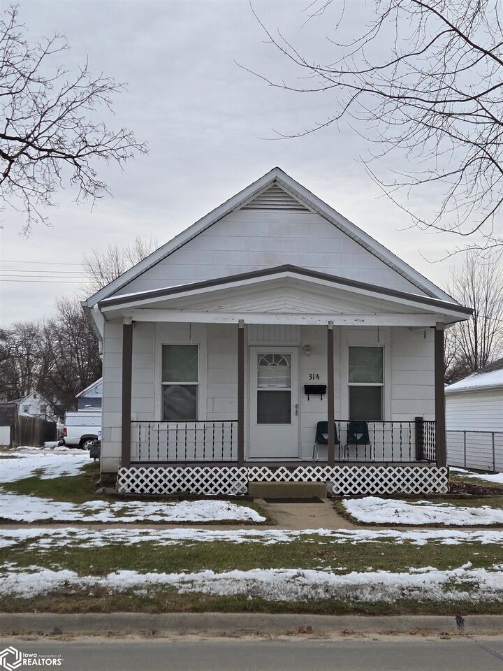 Property Photo:  314 Broadway Street  IA 52655 