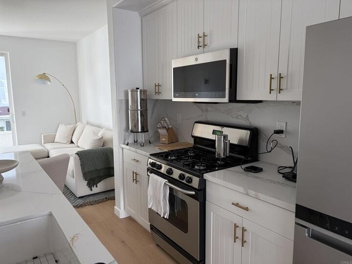 Property Photo:  815 Harbor Cliff Way 239  CA 92054 