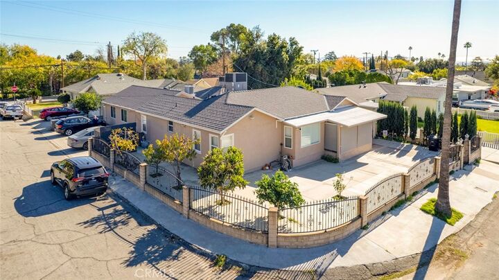 Property Photo: 1670 N Oxford Avenue N CA 91104