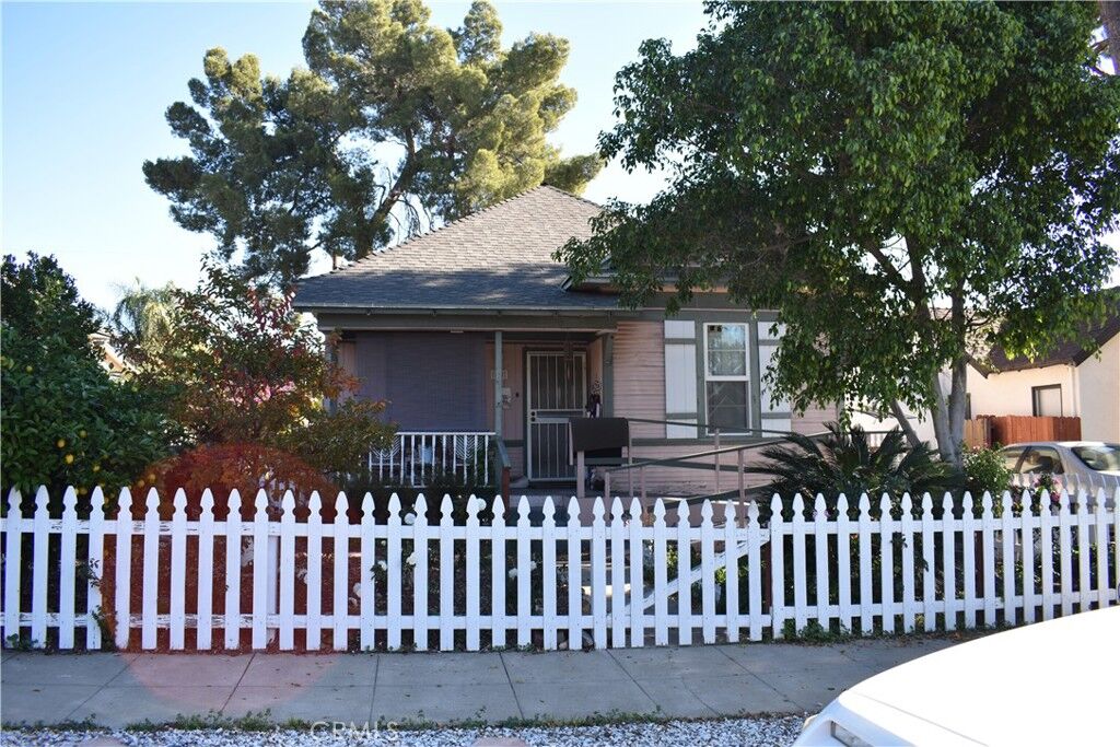 Property Photo:  562 N 1st Avenue  CA 91786 