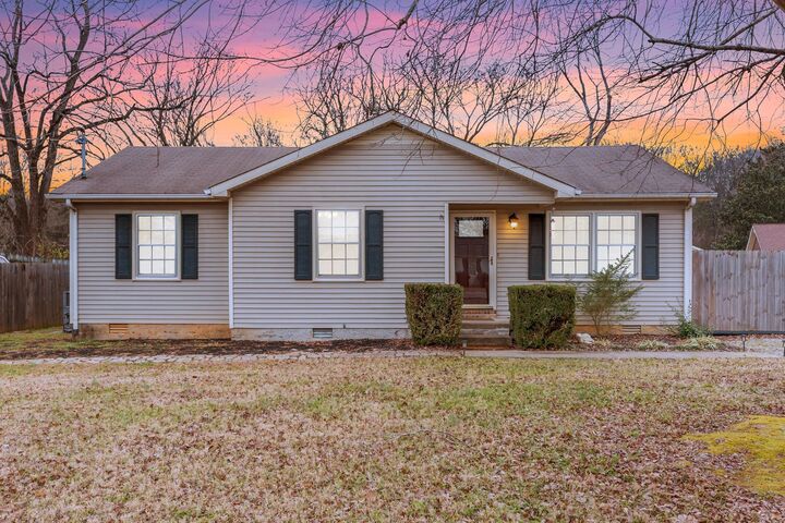 Property Photo:  2041 Sugartree Dr  TN 37129 