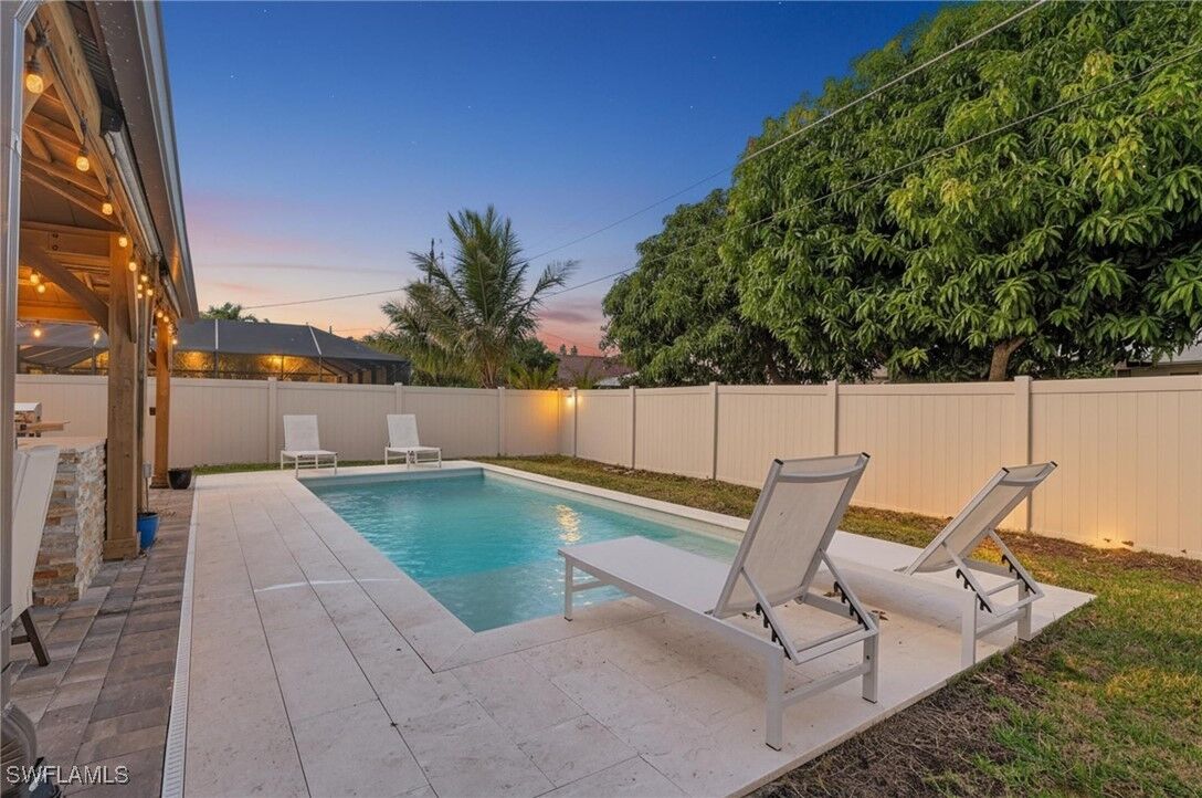 Property Photo: 523 107th Avenue N FL 34108