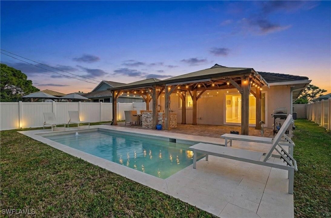 Property Photo:  523 107th Avenue N  FL 34108 