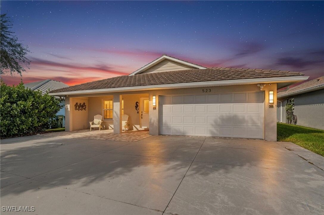 Property Photo: 523 107th Avenue N FL 34108