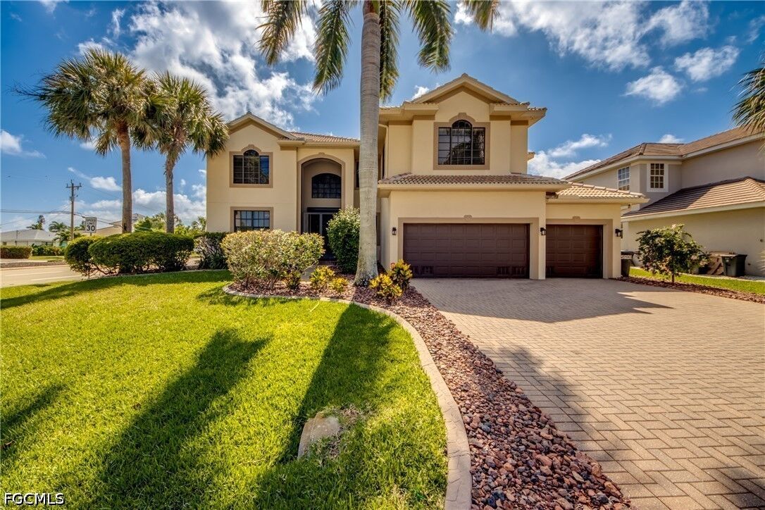 Property Photo:  5601 Del Rio Court  FL 33904 