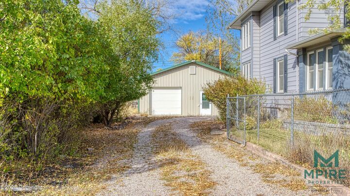 Property Photo: 637 Pine St - WY 82730