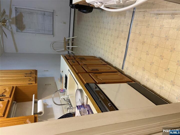 Property Photo:  41 W Church Street 11  NJ 07621 