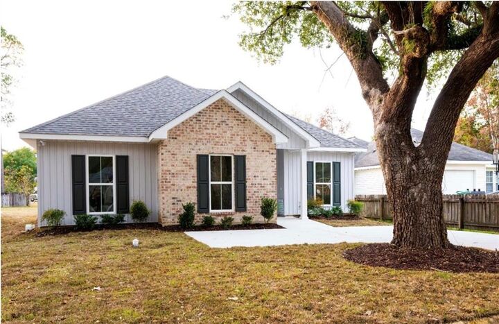 Property Photo:  2517 Pelican Street  LA 70460 