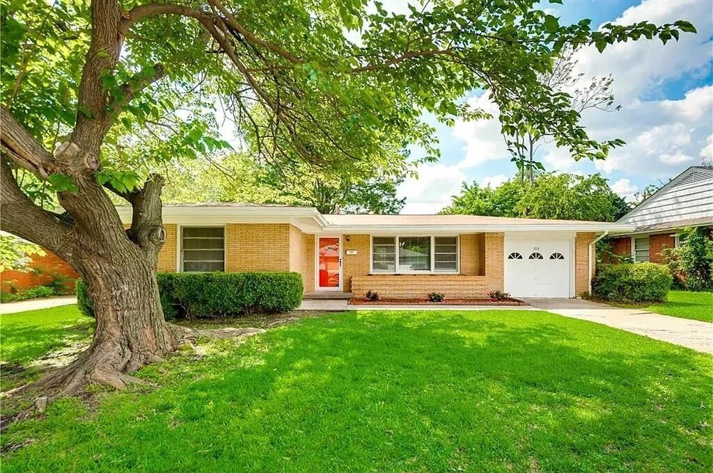 Property Photo:  1913 Hilltop Drive  TX 75042 