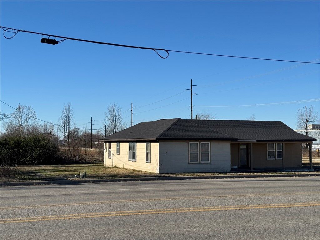 Property Photo: 1220 N 13th Street AR 72756