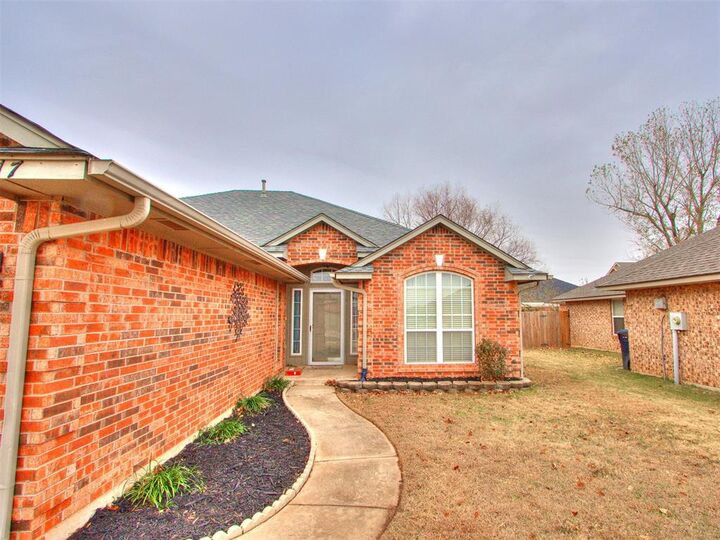 Property Photo:  3917 Pamela Lane  OK 73099 