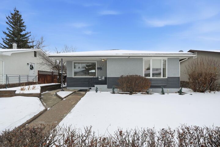 Property Photo:  52 Fern Road  AB T4N 4Z4 