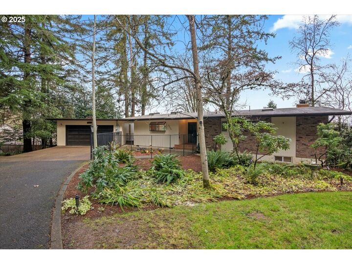 Property Photo:  2369 Emerald Dr  OR 97304 