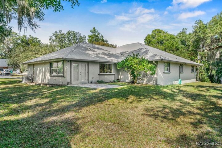 Property Photo: 709 Zephyr Street FL 34453