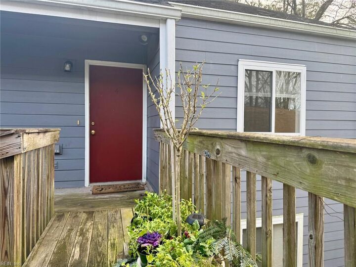 Property Photo:  1203 Jamestown Rd E4  VA 23185 