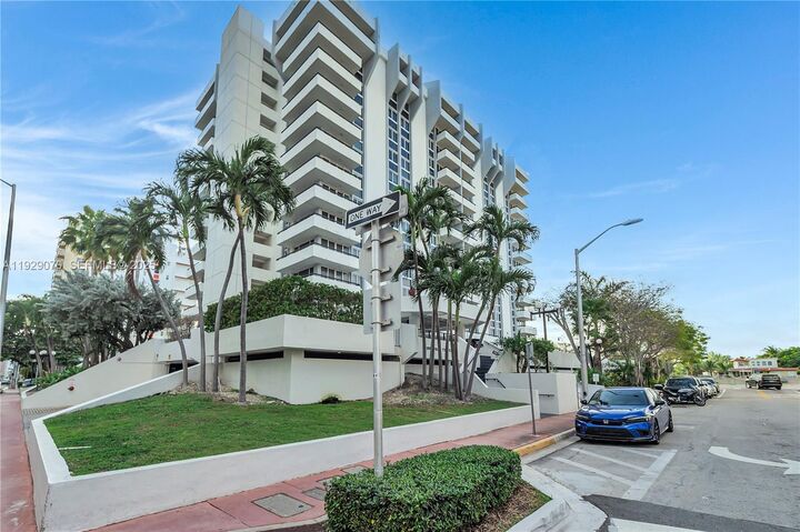 Property Photo: 3200 Collins Ave 12-8 FL 33140