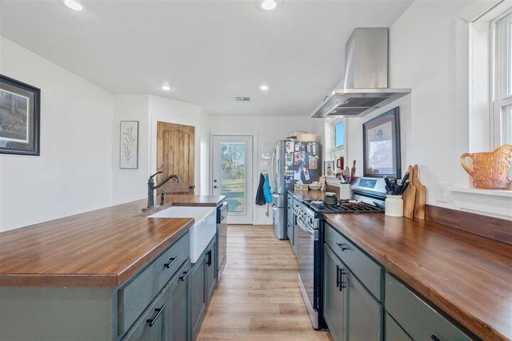 Property Photo:  104 Garden Street  LA 70663 