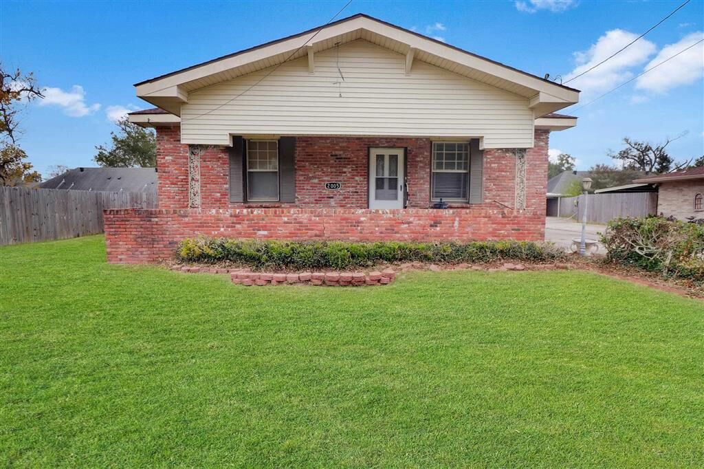 Property Photo: 2005 Cypress St Street LA 70601