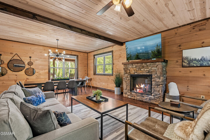 Property Photo:  834 Pine Top Lane  TN 37738 