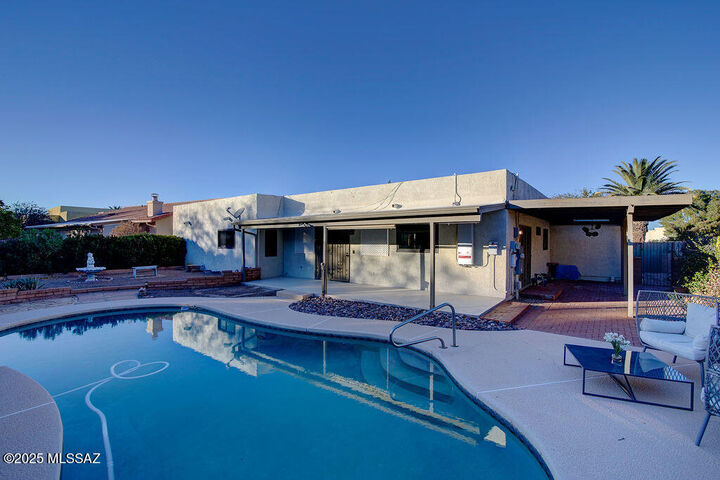 Property Photo:  121 W Paseo Recortado  AZ 85614 