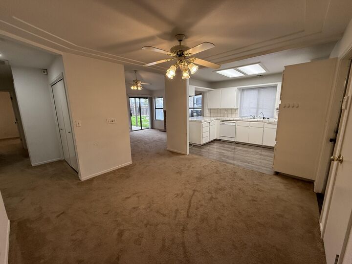 Property Photo:  1720 E Henshaw Avenue  CA 93274 