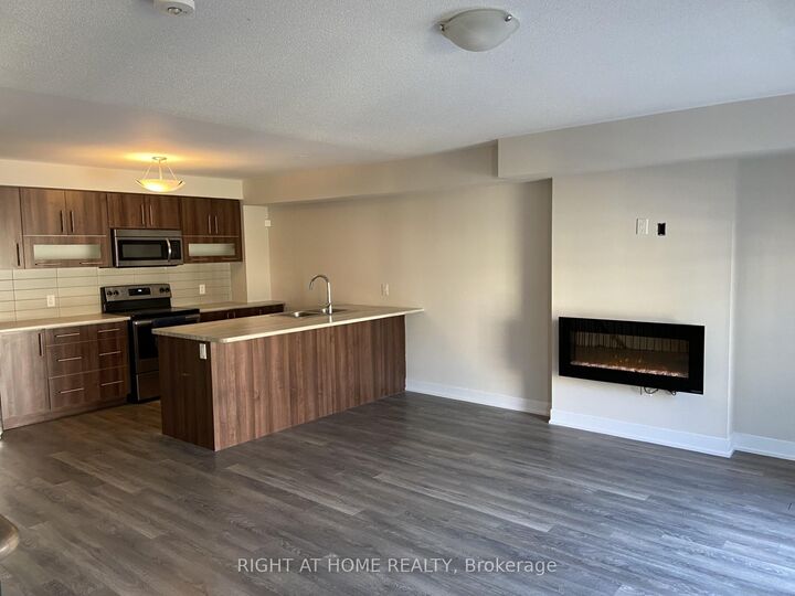 Property Photo: 56 Pallock Hill Way 31 ON L1R 0N5