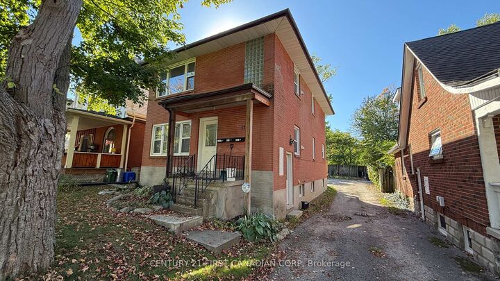 Property Photo: 17 Carfrae Crescent Upper Apartment ON N6C 4A8