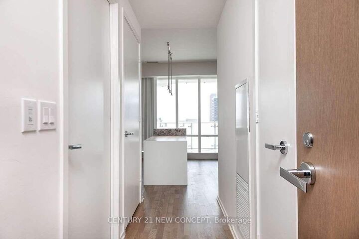 Property Photo:  1 Bloor Street E 2402  ON M4W 1A8 