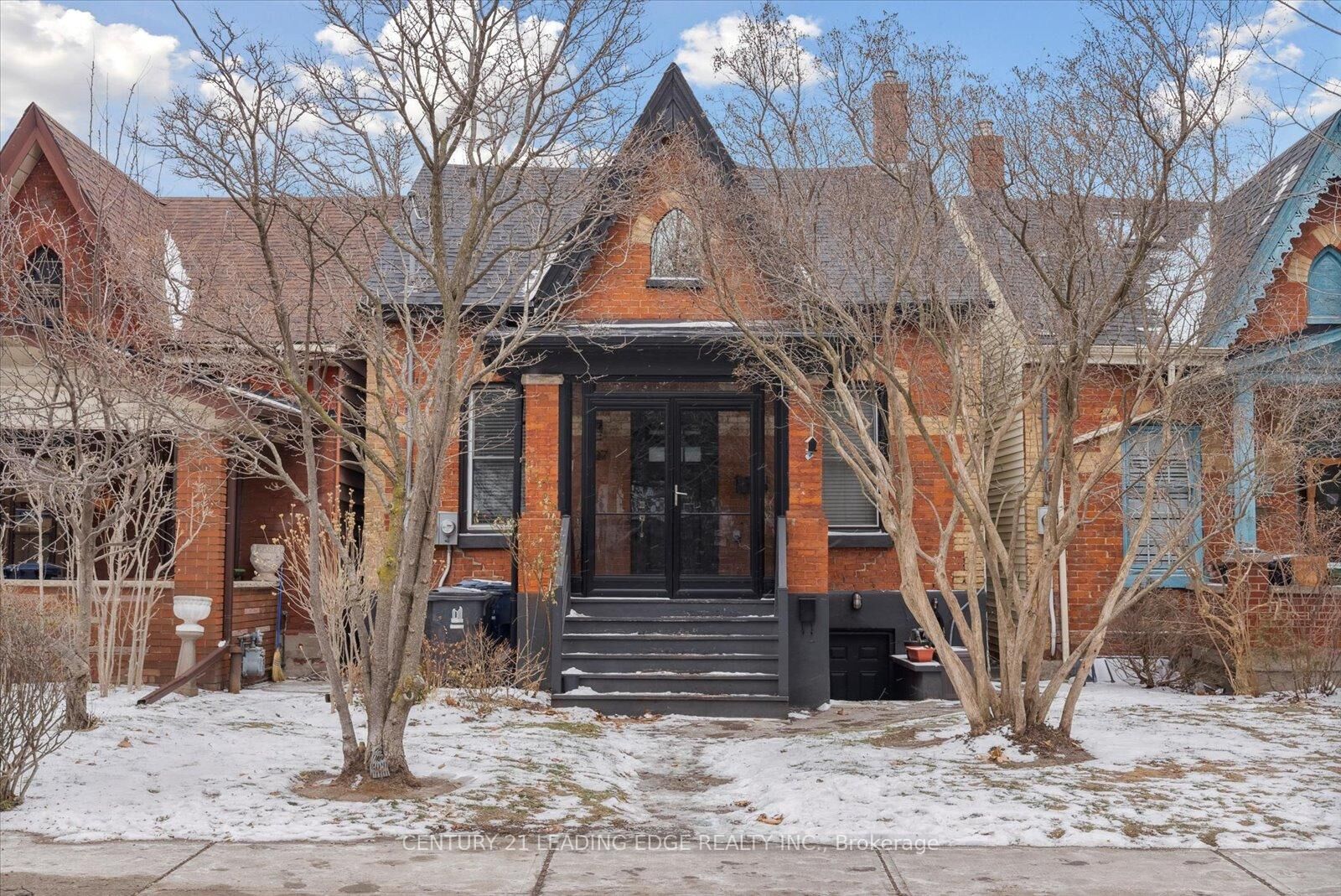 Property Photo:  227 Clinton Street Main  ON M6G 2Y4 