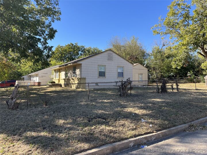 Property Photo: 105 W 50th Street OK 74126