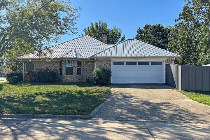 Property Photo:  5909 Forest Bend  AR 71854 