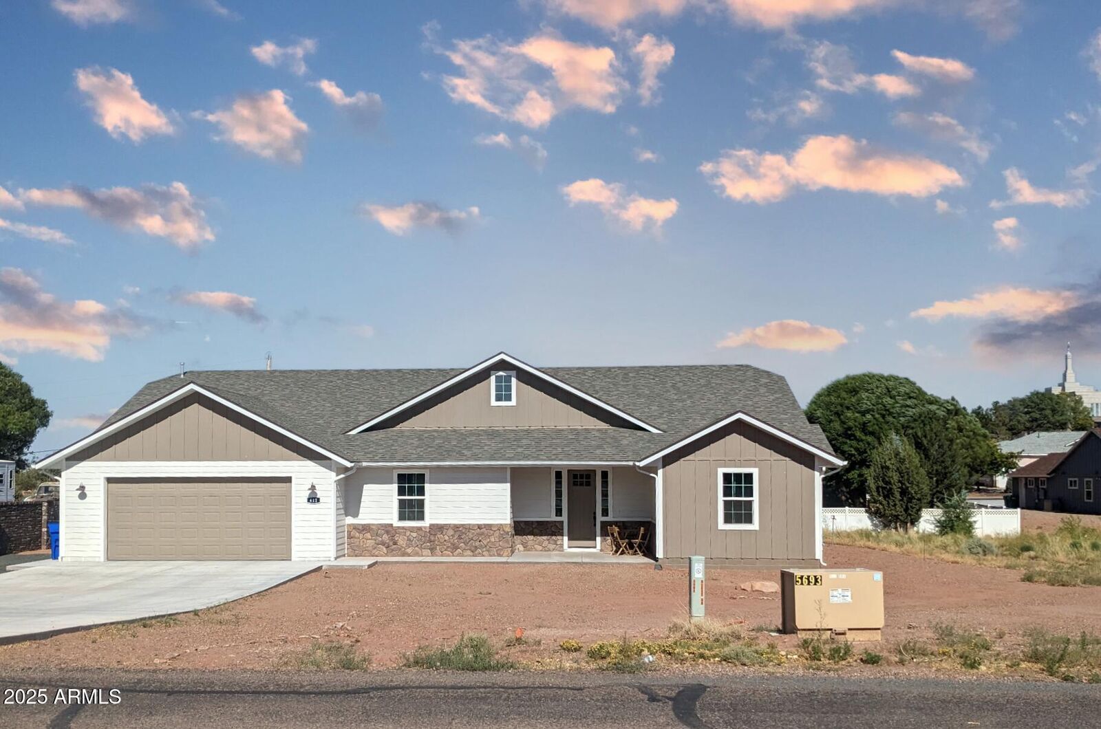 Property Photo: 411 S Hillcrest Drive AZ 85937