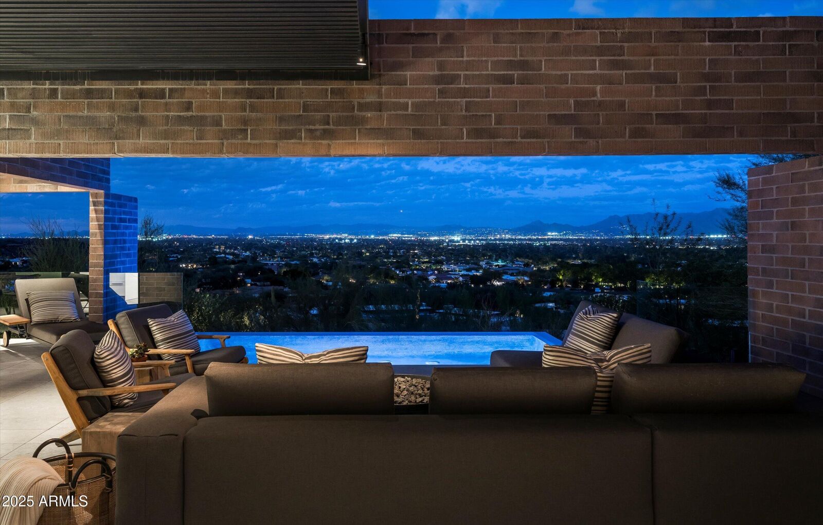 Property Photo:  6200 E Hummingbird Lane  AZ 85253 