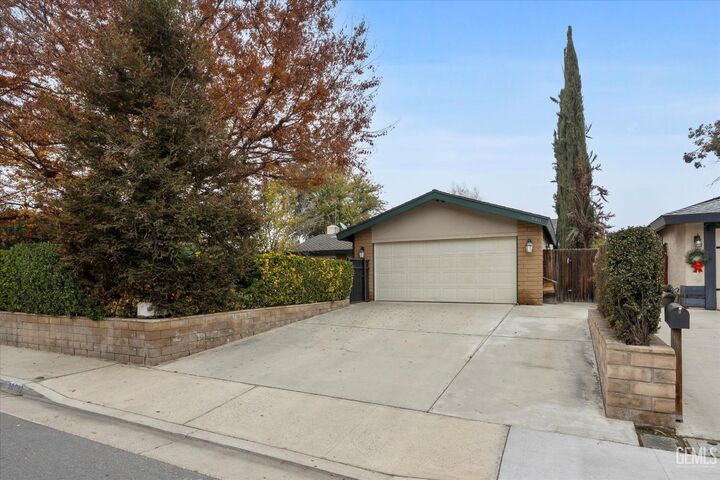 Property Photo:  3008 N Half Moon Drive  CA 93309 