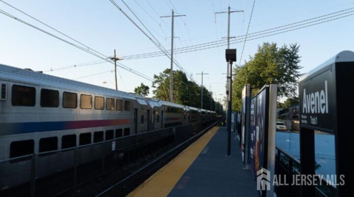 Property Photo:  33 Avenel Street  NJ 07001 