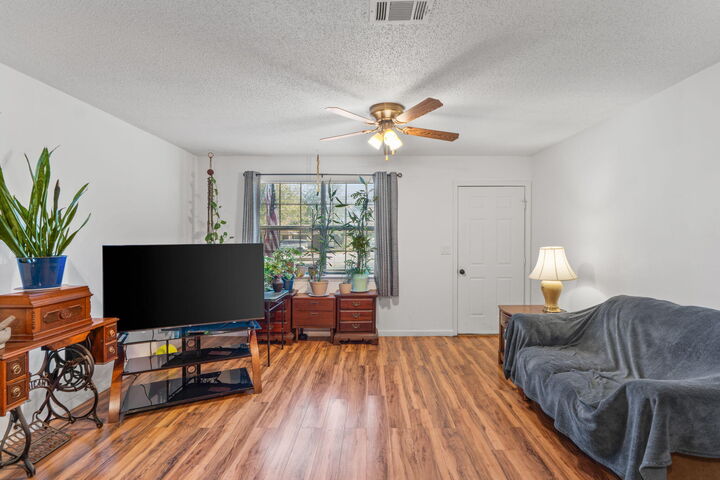 Property Photo: 212 Aza Place FL 32539