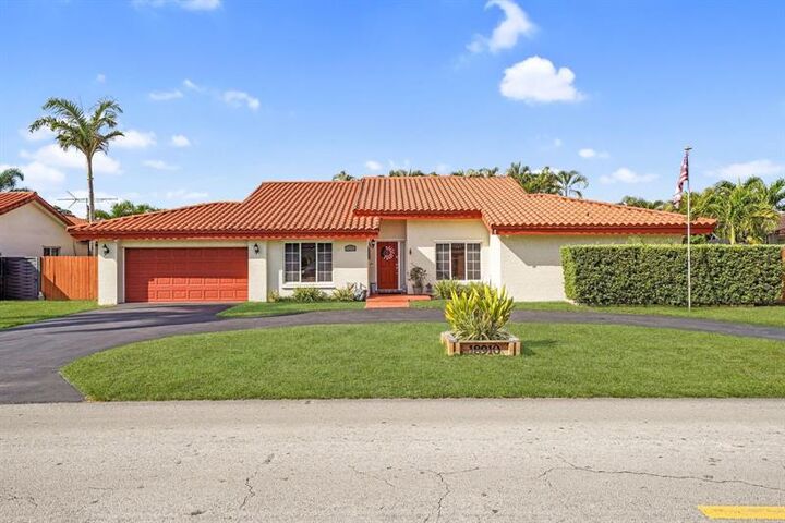 Property Photo: 18910 W Oakmont FL 33015