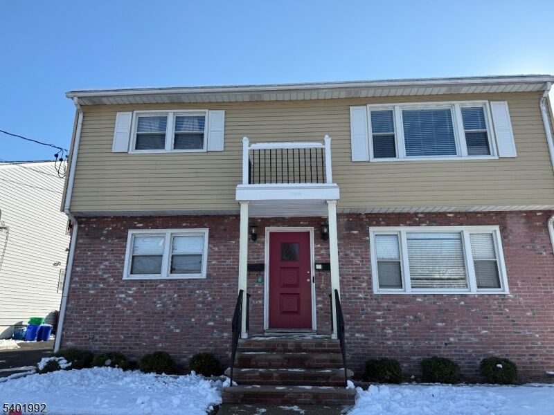 Property Photo: 6 Underhill Ct 2 NJ 07110