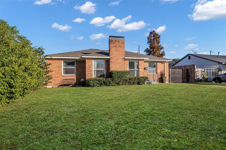 Property Photo:  403 Graceland Street  TX 77009 