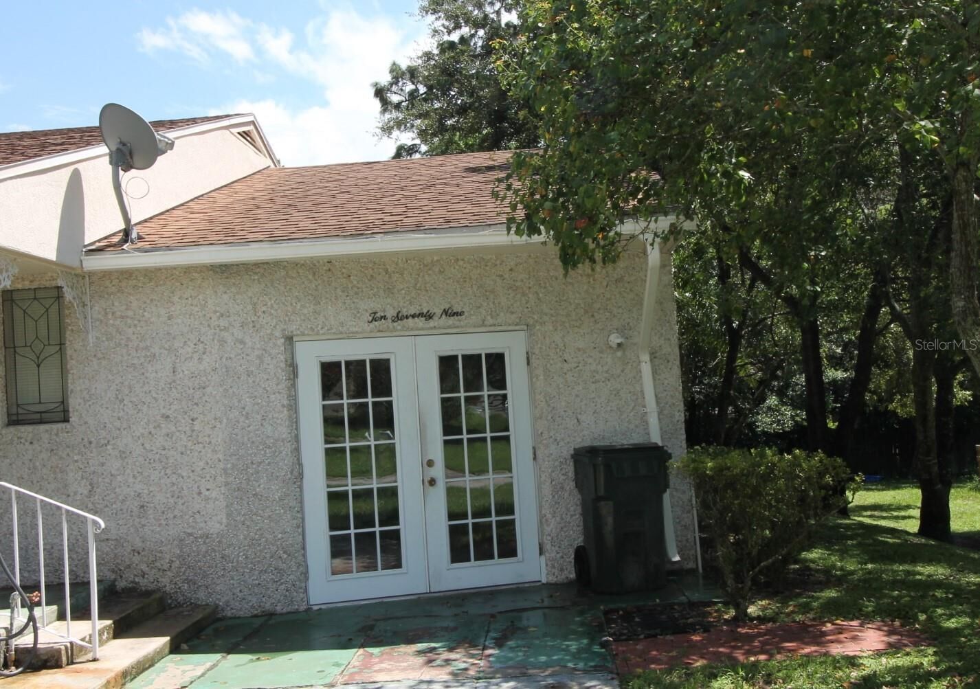 Property Photo:  1079 W Magnolia Street  FL 34711 