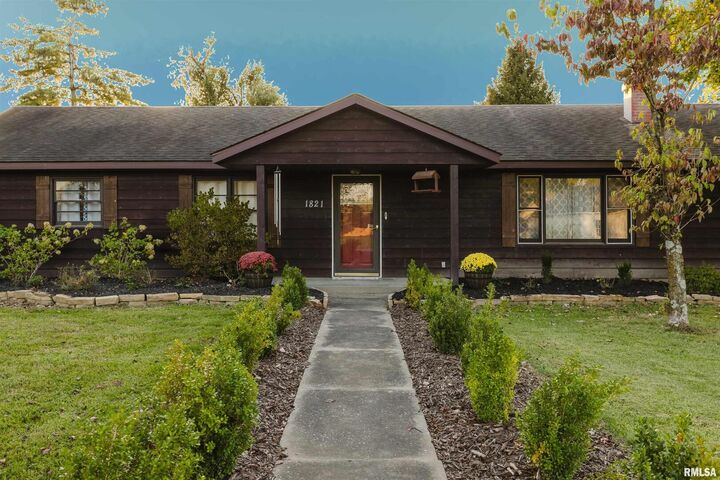 Property Photo:  1821 S 27th Street  IL 62948 