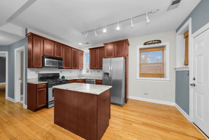 Property Photo:  4241 N Kimball Avenue 2  IL 60618 