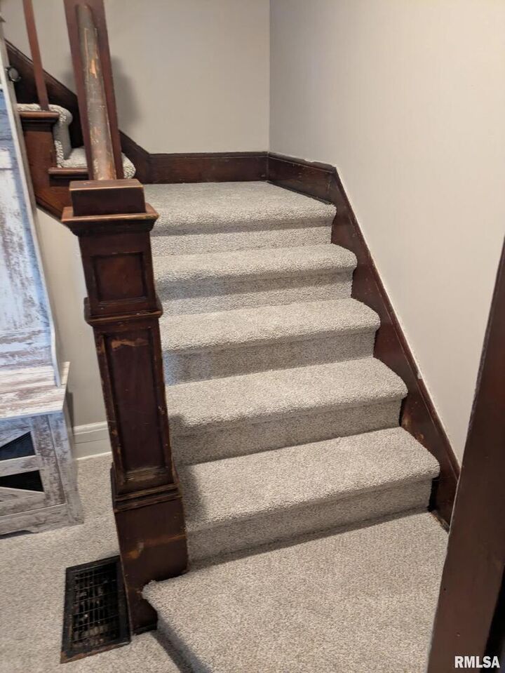 Property Photo:  507 6th Avenue  IL 61252 