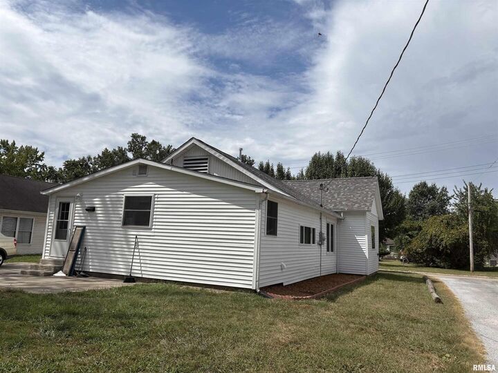 Property Photo: 504 Mulberry Street IL 62918