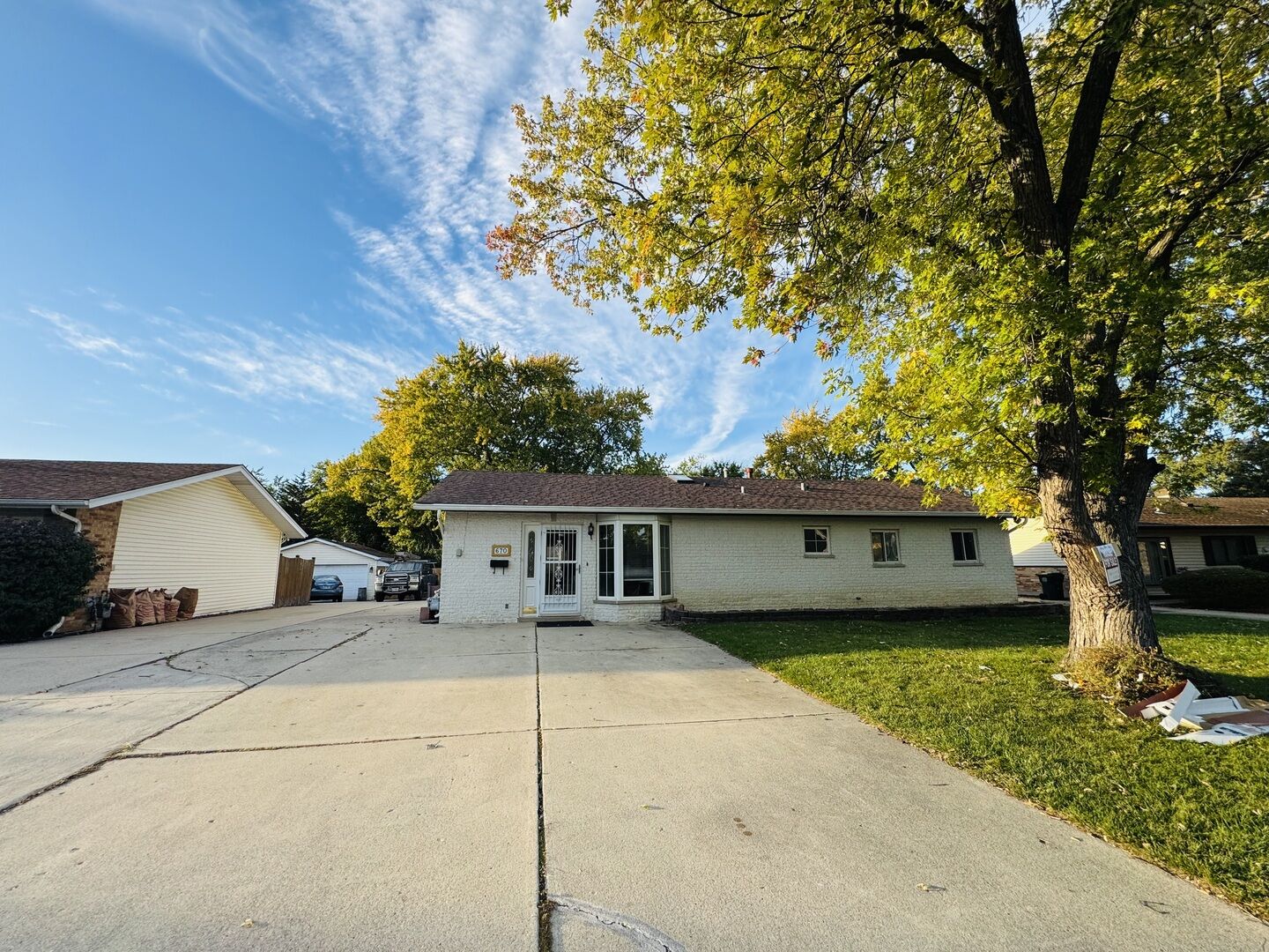 Property Photo:  670 Lakeview Lane  IL 60169 
