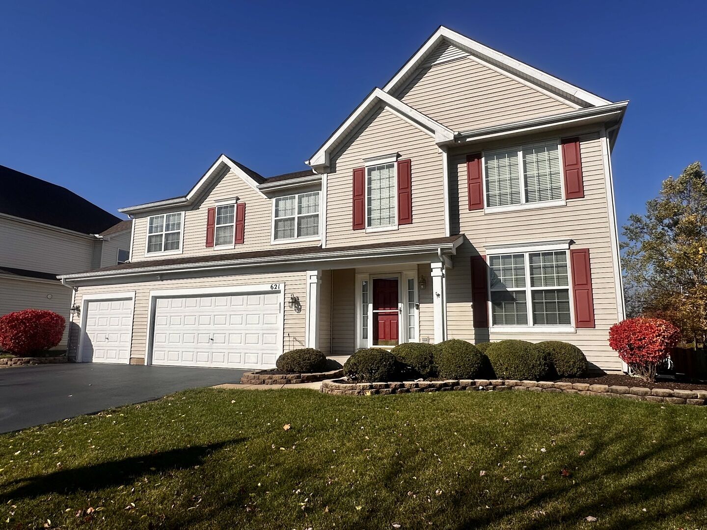 Property Photo:  621 Mansfield Way  IL 60543 