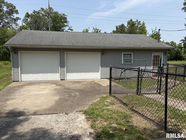 Property Photo:  1606 &Amp 1608 W Faust Street  IL 62959 